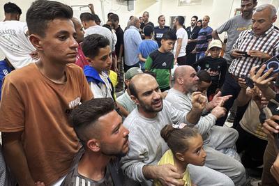 Palestinian prisoners released by the Israeli army are taken to Al-Aqsa Martyrs Hospital-stock-foto