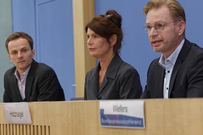 B?rgerdebatte gereechte Steuern und Finanzen-stock-foto