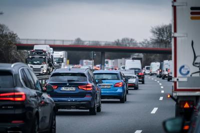 BESCHREIBUNG: Symbolbild f?r Autobahn A, Deutschland, Stau, Verkehrsstau, Verkehrsstockung, Verkehrskollaps, Verkehrscha-stock-foto