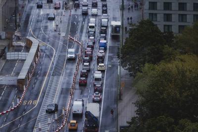 Blick auf den Verkehr und die Baustelle auf der Leipziger Strasse in Berlin, 29.08.2023. Berlin Deutschland *** View of-stock-photo