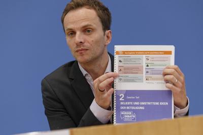 B?rgerdebatte gereechte Steuern und Finanzen-stock-foto