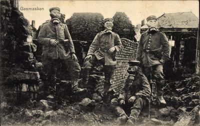 Erster Weltkrieg, I. WK, Deutsche Infanterie in Gasmasken *** World War I, I WK, German infantry in gas masks-stock-photo