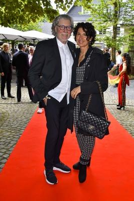 Toni Schumacher mit Ehe Frau Jasmin Schumacher zu Gast beim Grand Opening Relais und Chateaux Hotel Diepeschrather M?hle Muehle by Nelson M?ller Mueeler am 26.05.2025 in Bergisch Gladbach NRW Deutschland *** Toni Schumacher with his wife Jasmin Schumacher as guests at the Grand Opening Relais and Chateaux Hotel Diepeschrather M?hle Muehle by Nelson M?ller Mueeler on 26 05 2025 in Bergisch Gladbach NRW Germany-stock-foto