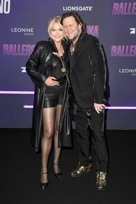 Diana Herold mit Michael Tomaschautzki zu Gast auf dem schwarzen Teppich bei der Deutschland Premiere des Kino Films From The World of John Wick Ballerina im Kino Zoopalast am 26.05.2025 in Berlin Berlin Deutschland *** Diana Herold with Michael Tomaschautzki on the black carpet at the German premiere of the movie From The World of John Wick Ballerina at Kino Zoopalast on May 26, 2025 in Berlin Berlin Germany-stock-foto