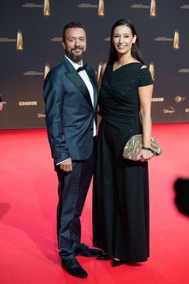 Pinar ATALAY, Moderatorin, mit Ehemann Roter Teppich, Red Carpet Show, Ankunft, arrival, Verleihung des Deutschen Fernse-stock-photo