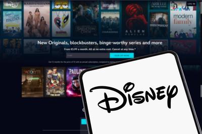Disney Disney+ Logo Website auf einem Handy und Computer Bildschirm-stock-photo
