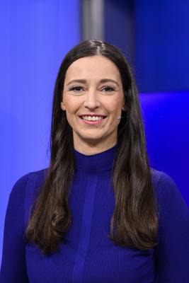 Pinar Atalay, RTL-Moderatorin, maischberger, Polittalk, TV, Format, mit Moderatorin - Sandra Maischberger, Thema - Bauer-stock-foto