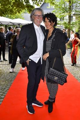 Toni Schumacher mit Ehe Frau Jasmin Schumacher zu Gast beim Grand Opening Relais und Chateaux Hotel Diepeschrather M?hle Muehle by Nelson M?ller Mueeler am 26.05.2025 in Bergisch Gladbach NRW Deutschland *** Toni Schumacher with his wife Jasmin Schumacher as guests at the Grand Opening Relais and Chateaux Hotel Diepeschrather M?hle Muehle by Nelson M?ller Mueeler on 26 05 2025 in Bergisch Gladbach NRW Germany-stock-foto