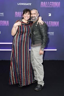 Nuray Sahin mit Erdal Yildiz zu Gast auf dem schwarzen Teppich bei der Deutschland Premiere des Kino Films From The World of John Wick Ballerina im Kino Zoopalast am 26.05.2025 in Berlin Berlin Deutschland *** Nuray Sahin with Erdal Yildiz as guests on the black carpet at the German premiere of the movie From The World of John Wick Ballerina at the cinema Zoopalast on 26 05 2025 in Berlin Berlin Germany-stock-foto