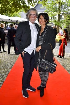 Toni Schumacher mit Ehe Frau Jasmin Schumacher zu Gast beim Grand Opening Relais und Chateaux Hotel Diepeschrather M?hle Muehle by Nelson M?ller Mueeler am 26.05.2025 in Bergisch Gladbach NRW Deutschland *** Toni Schumacher with his wife Jasmin Schumacher as guests at the Grand Opening Relais and Chateaux Hotel Diepeschrather M?hle Muehle by Nelson M?ller Mueeler on 26 05 2025 in Bergisch Gladbach NRW Germany-stock-foto