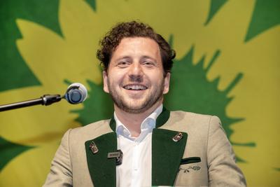Felix Banaszak, GR?NEN-Bundesvorsitzender, Redner, Gr?ner Abend bei der Truderinger Festwoche, Volksfest im Stadtteil Trudering, M?nchen, 26.05.2025-stock-foto