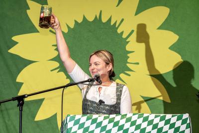 Katharina Schulze, Vorsitzende der Landtagsfraktion Bayern, Gr?ner Abend bei der Truderinger Festwoche, traditionelles bayerisches Volksfest im Stadtteil Trudering, M?nchen, 26.05.2025-stock-foto
