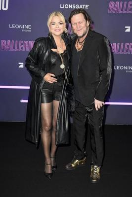 Diana Herold mit Michael Tomaschautzki zu Gast auf dem schwarzen Teppich bei der Deutschland Premiere des Kino Films From The World of John Wick Ballerina im Kino Zoopalast am 26.05.2025 in Berlin Berlin Deutschland *** Diana Herold with Michael Tomaschautzki on the black carpet at the German premiere of the movie From The World of John Wick Ballerina at Kino Zoopalast on May 26, 2025 in Berlin Berlin Germany-stock-foto