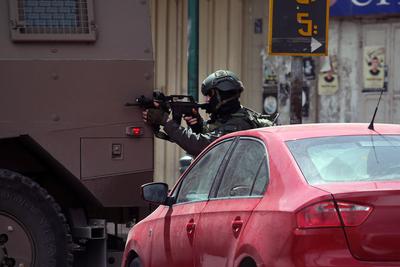 Israeli security forces raid money exchange and gold shops in the central market-stock-foto