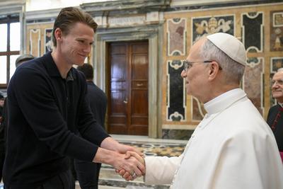 ITALY - REL - POPE LEO XIV  MEETING WITH FC NAPLES PLAYERS AND MANAGEMENT AFTER THE TEAM WON THE SERIE A CHAMPIONSHIP IN  VATICAN - 2025/05/27-stock-photo