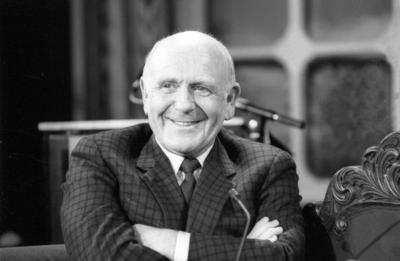 Bildnummer: 56661645  Datum: 01.11.1986  Copyright: imago/teutopressGerd Bacher (Journalist) 11/86 - Gerd Bacher im November 1986 ?sterreich ?sterreicher ?sterreichisch Mann Politik ORF ?sterreichischer Rundfunk Generalintendant Intendant Chefredakteur Zeitung Wahlkampfhelfer Wahlkampf Wahlkampfleiter Leiter Helfer Medienberater Berater Medien Helmut Kohl austrian Journalist quer halb Portrait sitzend l?chelnd l?cheln Arme verschr?nkt zuh?ren zuh?rend sw People x0x xsk 1986 quer Aufmacher  56661645 Date 01 11 1986 Copyright Imago teutopress Gerd Bacher Journalist 11 86 Gerd Bacher in November 1986 Austria Austrians Austro Man politics ORF Austrian Broadcasting General manager Director Editor-in-chief Newspaper Election campaign helpers Election campaign Campaign manager Leader Helper Media consultant Consultants Media Helmut Kohl Austrian Journalist horizontal half Portrait seated smiling Smiling Arms folded listen listening black and white Celebrities x0x xSK 1986 horizontal Highlight-stock-foto