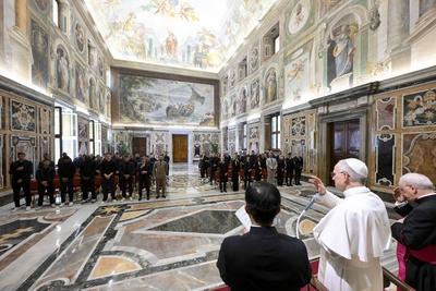 ITALY - REL - POPE LEO XIV  MEETING WITH FC NAPLES PLAYERS AND MANAGEMENT AFTER THE TEAM WON THE SERIE A CHAMPIONSHIP IN  VATICAN - 2025/05/27-stock-photo