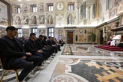 ITALY - REL - POPE LEO XIV  MEETING WITH FC NAPLES PLAYERS AND MANAGEMENT AFTER THE TEAM WON THE SERIE A CHAMPIONSHIP IN  VATICAN - 2025/05/27-stock-photo