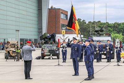 Generalleutnant Holger Neumann hat das Kommando ?ber die Luftwaffe von Generalleutnant Ingo Gerhartz ?bernommen-stock-foto