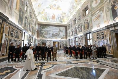 ITALY - REL - POPE LEO XIV  MEETING WITH FC NAPLES PLAYERS AND MANAGEMENT AFTER THE TEAM WON THE SERIE A CHAMPIONSHIP IN  VATICAN - 2025/05/27-stock-photo