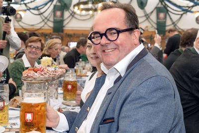 Clemens Baumg?rtner, Oberb?rgermeisterkandidat der CSU, beim Politischen Abend der CSU, im Bierzelt, Truderinger Festwoche, Volksfest im Stadtteil Trudering, M?nchen, 27.05.2025-stock-foto