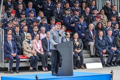 Generalleutnant Holger Neumann hat das Kommando ?ber die Luftwaffe von Generalleutnant Ingo Gerhartz ?bernommen-stock-foto