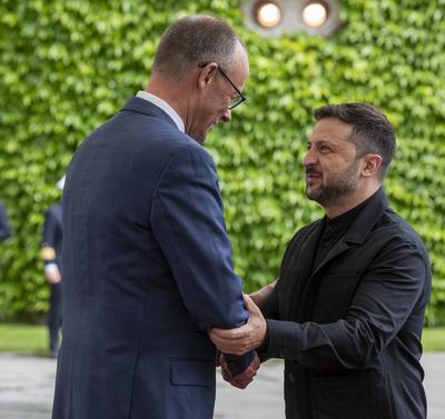 Bundeskanzler Friedrich Merz und  Wolodymyr Selenskyj-stock-photo