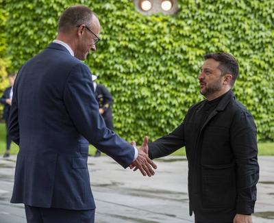 Bundeskanzler Friedrich Merz und  Wolodymyr Selenskyj-stock-photo
