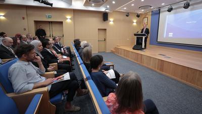 Palestinian Prime Minister, Mohammad Mustafa, attends the launch of a project to develop the health system-stock-foto