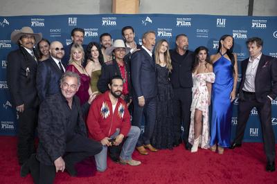 Kevin Costner mit seinem Cast-stock-foto