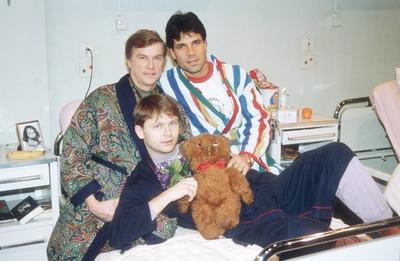 Bildnummer: 56779575  Datum: 01.02.1994  Copyright: imago/teutopress Drei Mann im Bett , ARD Jochen Busse (li.), Karsten Speck u. Rene Heinersdorff (v.) 02/94 mat Fernsehen TV TV-Produktion quer Krankenhaus leger Filmszene People Shooting xdp x0x 1994 quer  56779575 Date 01 02 1994 Copyright Imago teutopress Three Man in Bed ARD Jochen Buses left Karsten Speck U Ren? Heinersdorff V 02 94 Mat Television TV TV Production horizontal Hospital casual Filmmaking Celebrities Shooting XDP x0x 1994 horizontal-stock-foto