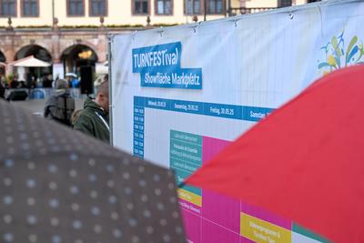 Leipzig - Regen und Gewitter am ersten Tag: Internationales Turnfest startet in Leipzig-stock-photo