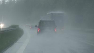 Kr?ftige Gewitter und Unwetter ziehen seit den Nachmittagsstunden ?ber weite Teile Mitteldeutschlands hinweg. Am Nachmit-stock-foto