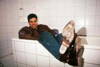 Karsten Speck Karsten Speck, deutscher Entertainer, Schauspieler und S?nger, in seiner Badewanne zuhause, Deutschland um-stock-foto