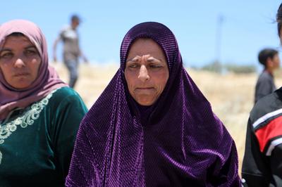 Israeli occupation forces demolished Palestinian structures in A home and a livestock farm in the town of Yatta-stock-foto