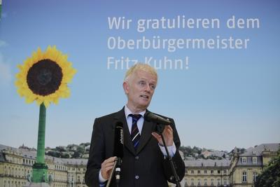 Bildnummer: 58622475  Datum: 23.10.2012  Copyright: imago/Metodi PopowBerlin, Bundestag, Die Gr?nen Bundestagfraktion gratuliert dem neuen Oberb?rgermeister von Stuttgart, Foto: Fritz Kuhn People Politik x0x xsk 2012 quer Aufmacher premiumd Menschen Personen Politik Politiker Demokratie Staat Deutschland Partei Bundesrepublik  58622475 Date 23 10 2012 Copyright Imago Metodi Popov Berlin Bundestag the Greens Bundestag Group congratulated the New Lord Mayor from Stuttgart Photo Fritz Kuhn Celebrities politics x0x xSK 2012 horizontal Highlight premiumd People People politics Politicians Democracy State Germany Party Federal-stock-photo