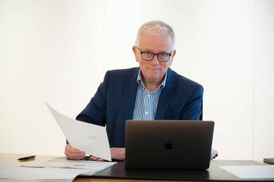 Oberb?rgermeister Fritz Kuhn leitet seine letzte Sitzung des Corona Verwaltungsrats. Fritz Kuhn im Corona Verwaltungsrat-stock-foto