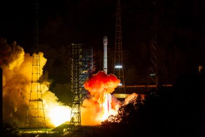 XICHANG, CHINA - MAY 29: A Long March-3B Y110 carrier rocket carrying China s Tianwen-2 probe blasts off from the Xichan-stock-photo
