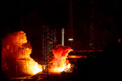 XICHANG, CHINA - MAY 29: A Long March-3B Y110 carrier rocket carrying China s Tianwen-2 probe blasts off from the Xichan-stock-photo