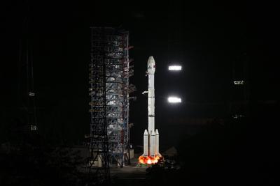 XICHANG, CHINA - MAY 29: A Long March-3B Y110 carrier rocket carrying China s Tianwen-2 probe blasts off from the Xichan-stock-photo