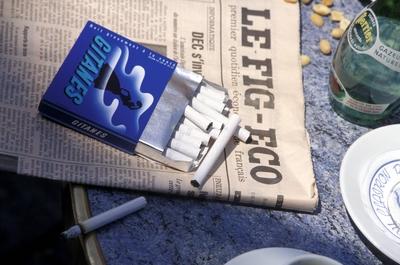 Paris, Cafe, Le Figaro, Gitanes *** Paris, Cafe, Le Figaro, Gitanes-stock-photo