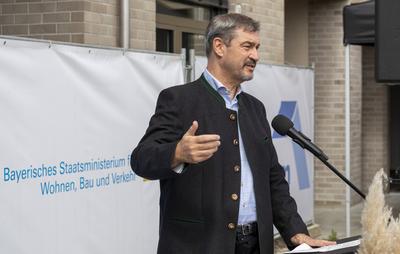 Reportage 30.05.2025 Schl?ssel?bergabe f?r 249 bezahlbare Single- und Familienwohnungen f?r Menschen mit geringen Einkommen!-stock-foto