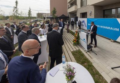 Reportage 30.05.2025 Schl?ssel?bergabe f?r 249 bezahlbare Single- und Familienwohnungen f?r Menschen mit geringen Einkommen!-stock-foto