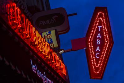 In Frankreich hei?en die Tabakverkaufsstellen ( mit oder ohne Presse ) Bureau de Tabacnd werden auch als Bar-Tabac bezei-stock-foto