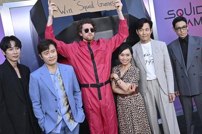 Park Sung-hoon, Lee Byung-hun, Seth Phillips aka Dude With Sign, Kang Ae-shim, Lee Jung-jae, Choi Seung-hyun-stock-foto