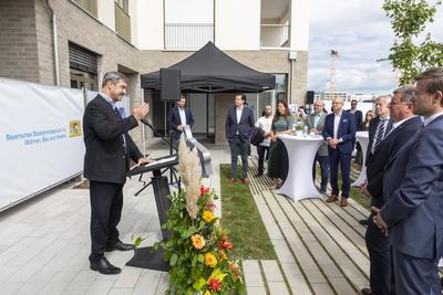 Reportage 30.05.2025 Schl?ssel?bergabe f?r 249 bezahlbare Single- und Familienwohnungen f?r Menschen mit geringen Einkommen!-stock-foto