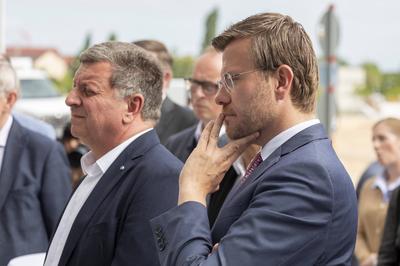 Reportage 30.05.2025 Schl?ssel?bergabe f?r 249 bezahlbare Single- und Familienwohnungen f?r Menschen mit geringen Einkommen!-stock-foto