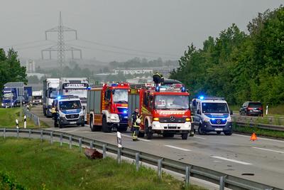A14/D?beln - Massenkarambolage mit vier Autos auf der Autobahn: Mindestens zwei Verletzte-stock-foto