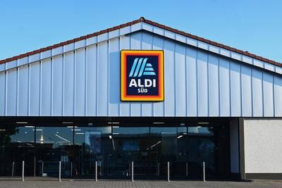 Aldi S?d Lebensmittel Discounter - Filiale. Als Aldi bekannt sind die zwei aus einem gemeinsamen Unternehmen hervorgegan-stock-foto
