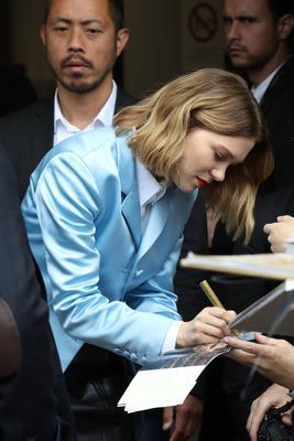 Roubaix, une lumiere (Oh Mercy!) photocall, Cannes Lea Seydoux signs autographs on her way to the photocall for the film-stock-foto
